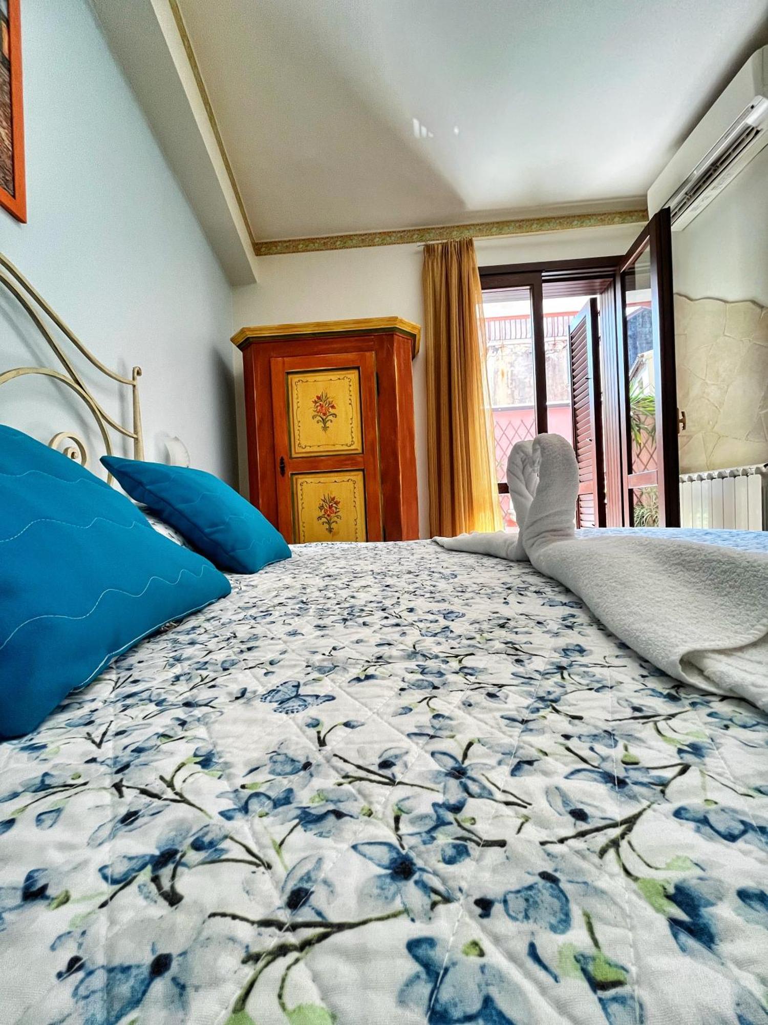 B&B Epos Acitrezza Buitenkant foto
